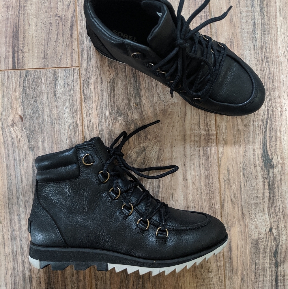 Sorel Harlow Lace sneaker boot